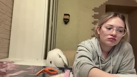 candelariahile online show from February 16, 3:34 pm