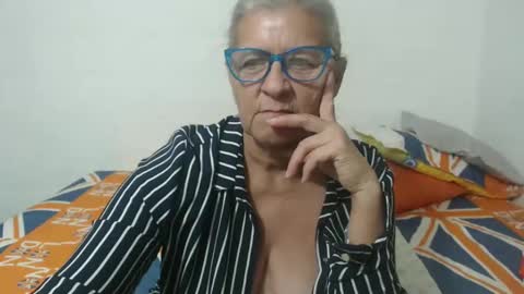 Snapshot of candy_mature_ chatting on February 14, 10:58 pm candy online show from February 14, 10:58 pm