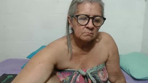 Snapshot of candy_mature_ chatting on September 22, 11:03 pm candy online show from September 22, 11:03 pm