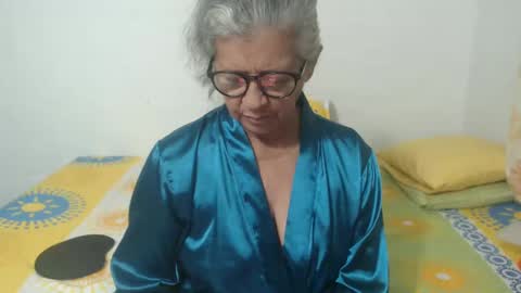 Snapshot of candy_mature_ chatting on January 22, 11:23 am candy online show from January 22, 11:23 am