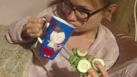 Snapshot of candylady136 chatting on October 20, 8:56 pm say meow and send tip online show from October 20, 8:56 pm