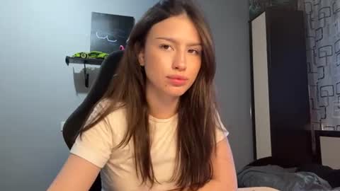 Mia online show from July 22, 10:16 am