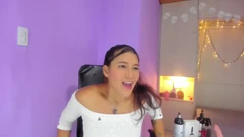 Snapshot of candyymaria chatting on October 2, 8:03 pm Dulce Maria online show from October 2, 8:03 pm