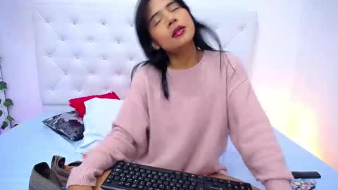 canela_swt online show from December 4, 1:35 pm