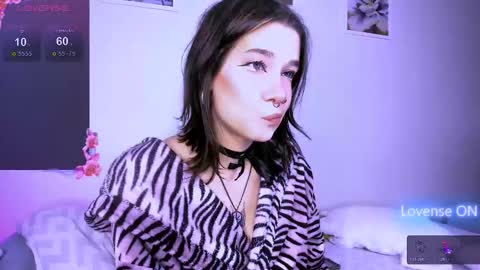 CaraDelfie online show from December 2, 8:49 am