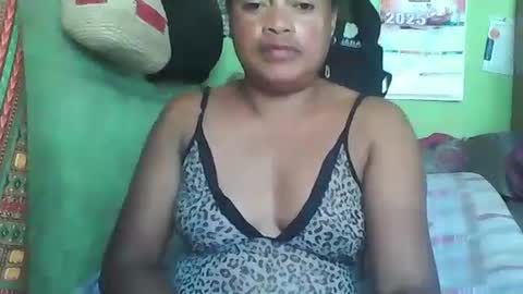 Snapshot of carinesexy69 chatting on January 8, 10:48 am carinesexy69 online show from January 8, 10:48 am