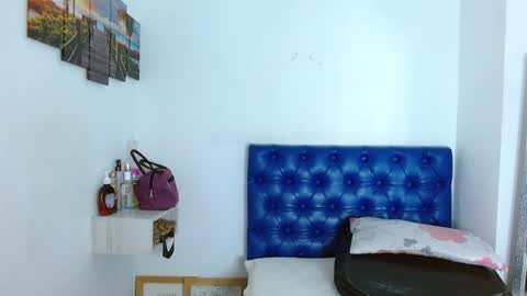 Snapshot of carla_beer chatting on December 15, 11:12 am Carla online show from December 15, 11:12 am