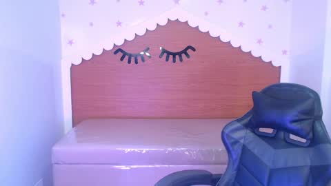 CARLYE   online show from December 5, 3:28 am