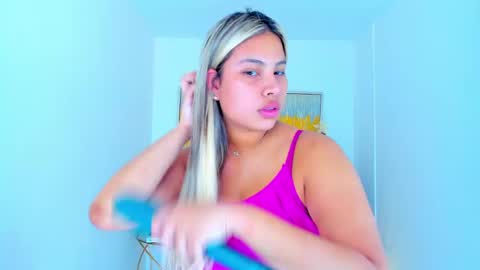 Snapshot of carlota_peach chatting on December 28, 1:49 pm Andrea online show from December 28, 1:49 pm