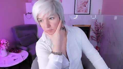 Carmen online show from April 11, 7:45 am