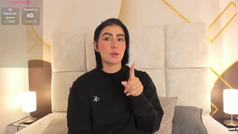 caro_giraldo_ online show from April 6, 12:28 pm