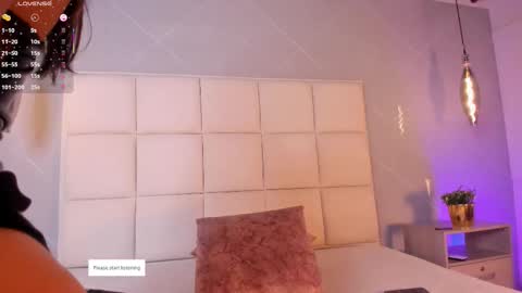 Snapshot of caro_martinezz chatting on October 2, 11:48 am online show from October 2, 11:48 am