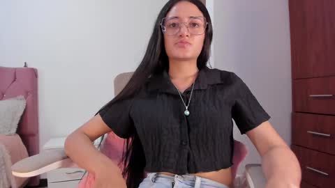 Caroline online show from December 5, 5:06 pm