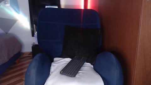 Carolin Moore online show from March 5, 11:00 pm