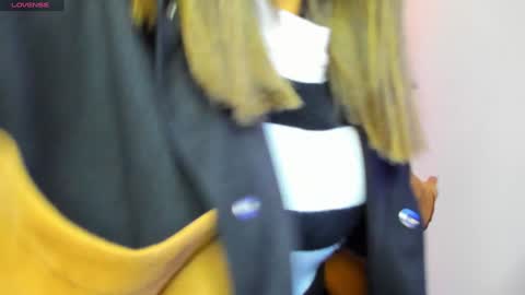 Snapshot of caroline_dh chatting on January 4, 11:33 am Caroline online show from January 4, 11:33 am