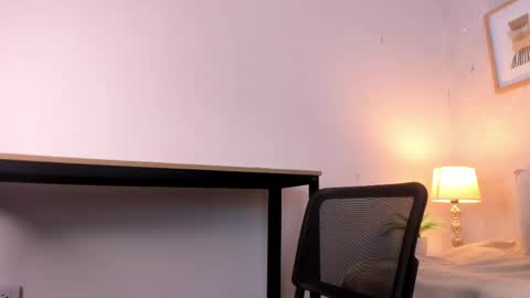  Caroline  online show from April 6, 11:33 am