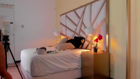 Caroline online show from October 22, 12:21 pm