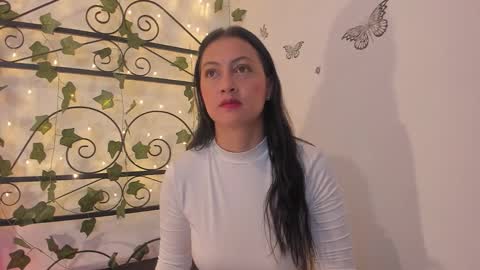 caroline_millerr online show from November 18, 6:14 am