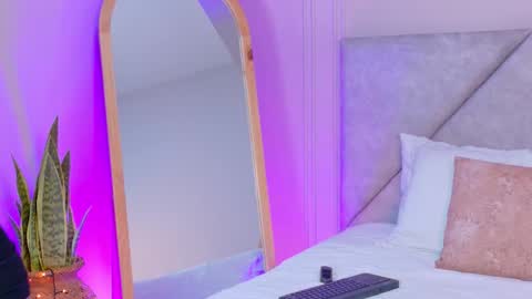 Caroline online show from March 17, 3:54 am