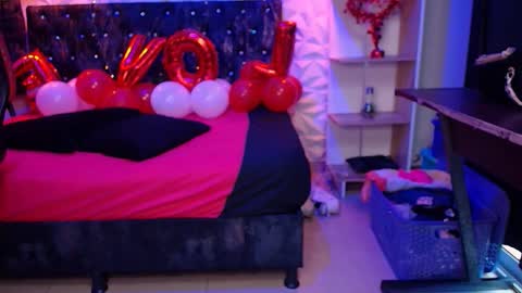 Caroline Scoth online show from February 18, 6:39 pm