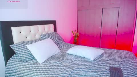 CarolinneFiotti online show from September 27, 1:40 pm