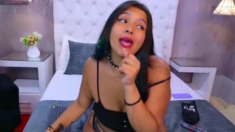CarolinneTaylor online show from October 8, 11:58 am