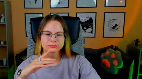 Snapshot of carrie_roses chatting on October 9, 5:11 am carrie_roses online show from October 9, 5:11 am