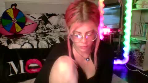 cartierosee online show from May 9, 11:12 am