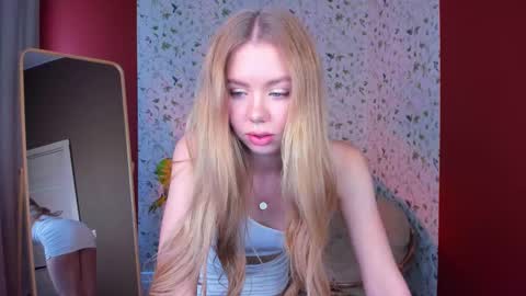 Snapshot of cassie_palmer chatting on March 8, 7:02 am Hello my name is Cassie and my friend Nilo is also here online show from March 8, 7:02 am