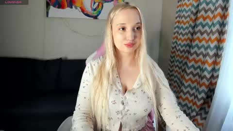 Cassie Rosss online show from April 28, 1:37 pm
