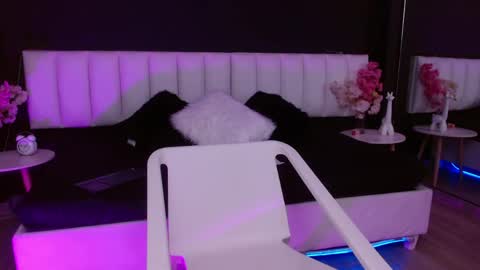 cat_luna online show from June 1, 1:24 pm