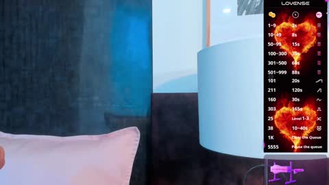 Catalina online show from December 4, 7:34 pm