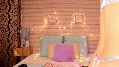 CatalinnaThompson online show from December 11, 12:02 pm