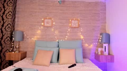 CatalinnaThompson online show from December 9, 11:58 am