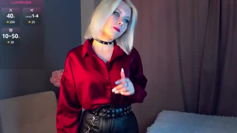 Mia online show from March 26, 11:12 am