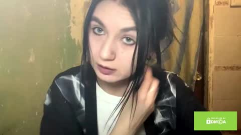 Lola online show from December 4, 10:10 pm