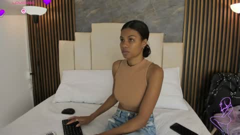 catiusca_reyes_03 online show from March 30, 12:27 pm