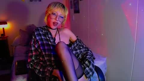 Snapshot of catkief420 chatting on September 10, 2:22 am Cat online show from September 10, 2:22 am