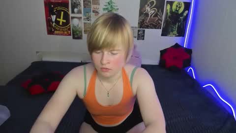 cattie_w_ online show from February 16, 1:16 am