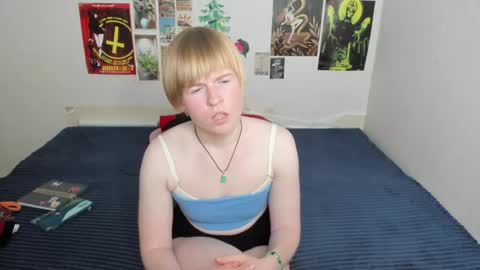 cattie_w_ online show from May 28, 1:58 am