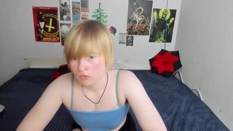 cattie_w_ online show from March 3, 1:11 am