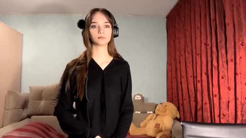 Lily online show from December 5, 1:01 pm