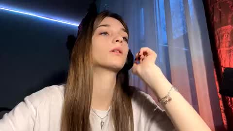 Lily online show from November 17, 12:50 pm