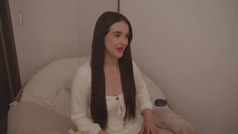 Diane Independent model online show from July 13, 9:59 pm