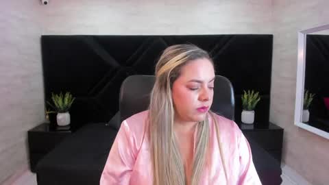 chanel_desire_ online show from May 12, 12:34 pm
