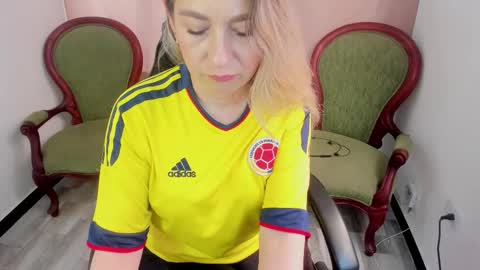 Snapshot of chanel_gold chatting on October 14, 5:48 pm online show from October 14, 5:48 pm