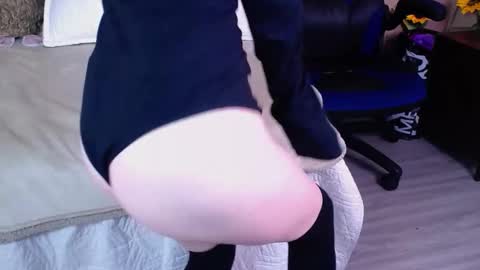 Chanel Whitte online show from February 3, 1:27 pm