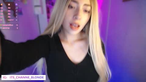Snapshot of channel_blonde_a chatting on October 20, 5:21 am channel_blonde_a online show from October 20, 5:21 am