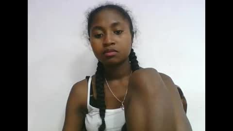 chantale483461 online show from May 13, 6:13 pm