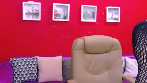 The Queen online show from January 25, 1:46 pm